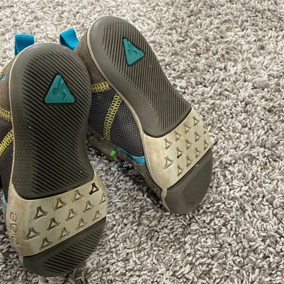 Plae grey suede shoes, toddler size 7.5 - Picture 2 of 2